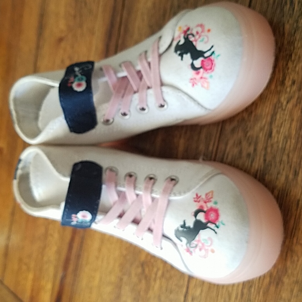 Spirit sneakers